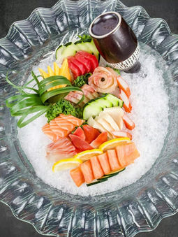 Sashimi platter served on ice
